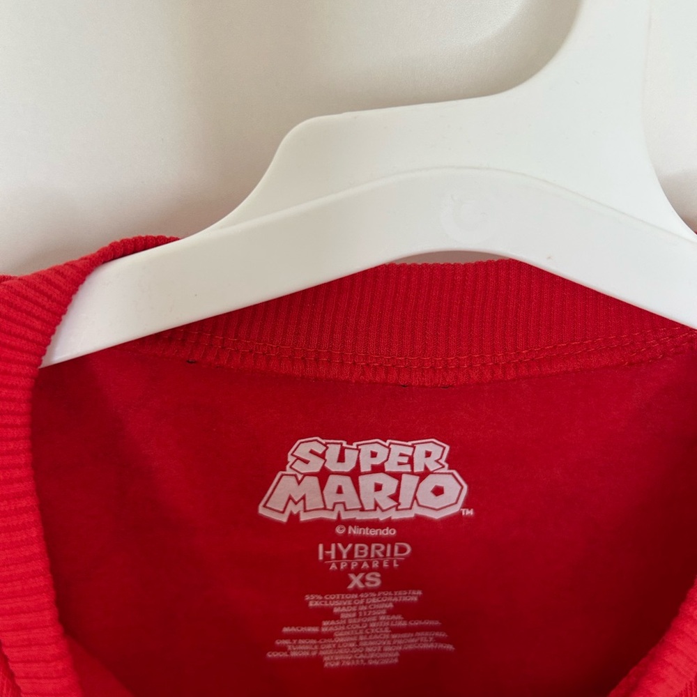 Nintendo Super Mario Red Graphic Sweashirt - Picture 4 of 4